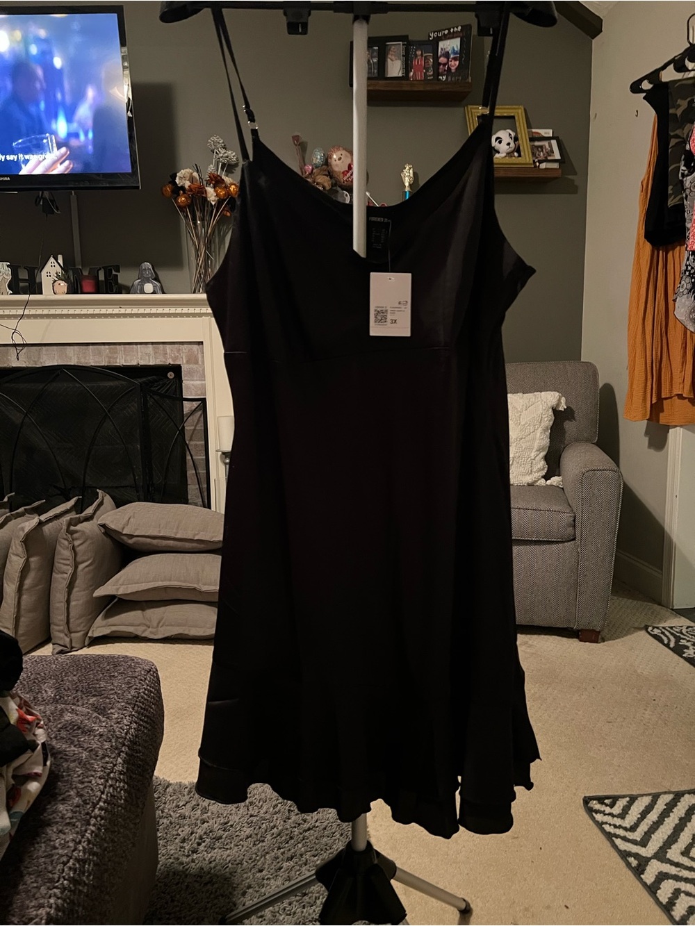 Forever 21, Women’s Black Slip Dress with V-Neck and Spaghetti Straps Sz 3x